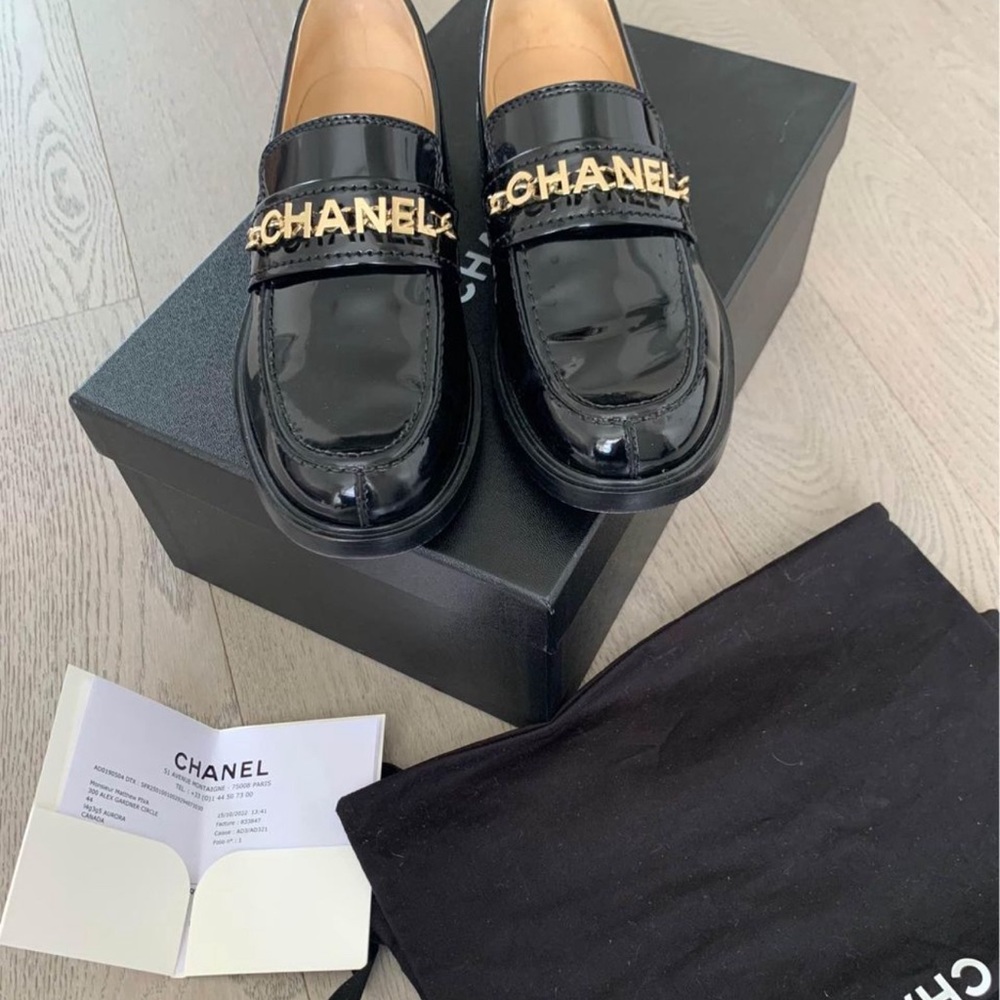 CHANEL Black Patent Leather Logo Chain Loafers - Picture 2 of 5